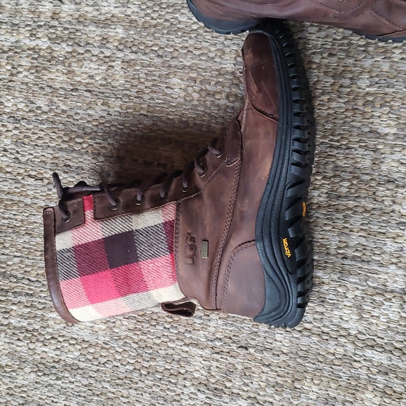 UGG waterproof boots - Picture 15 of 16